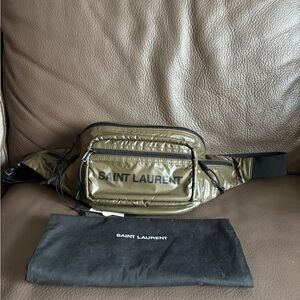 ❤️SOLD❤️
Saint Laurent Olive Green Belt Bag